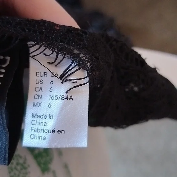 Like New Divided dress - Picture 9 of 10